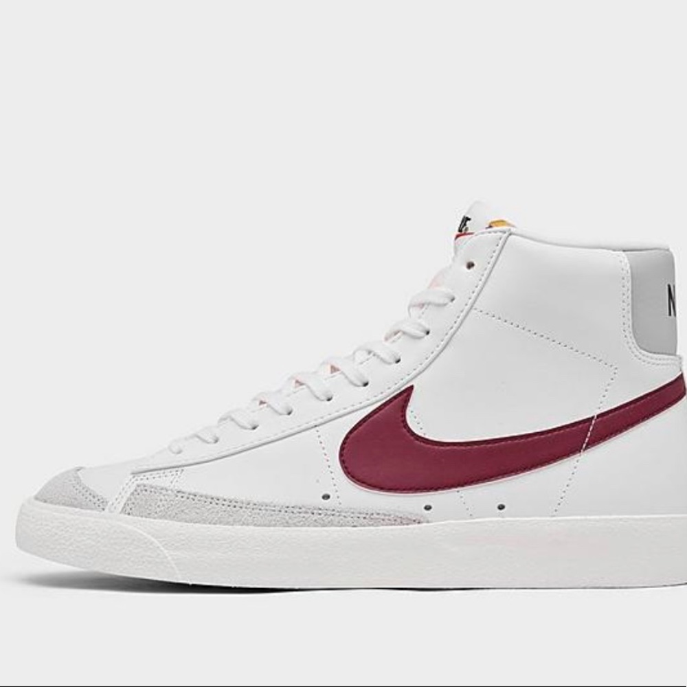women’s Nike sneakers - Picture 3 of 3
